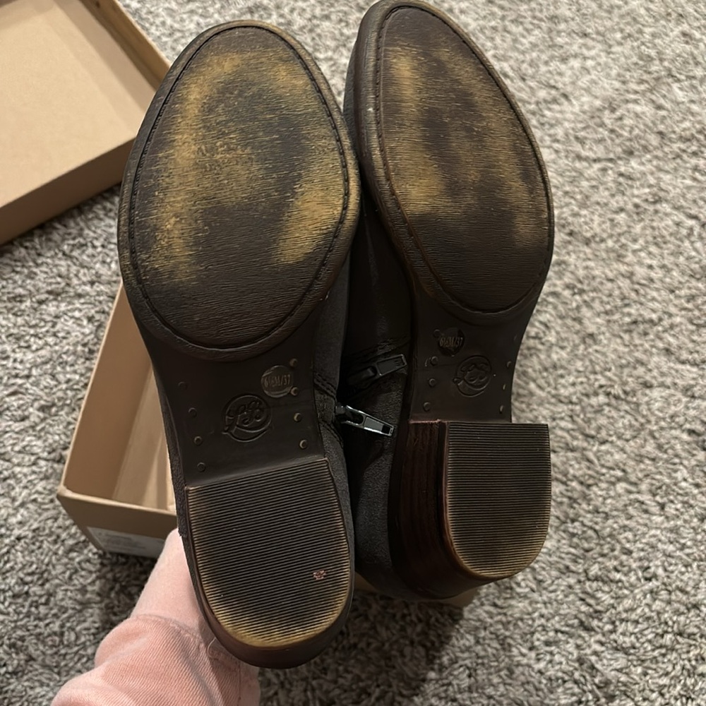 EUC Lucky Brand periscope oiled suede bootie 6 1/2 - Picture 4 of 5